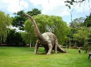 Réplica do dinossauro de Peirópolis começa a ser restaurada em dezembro